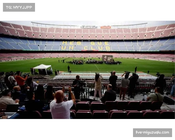 西甲发生法制事件球迷擅闯诺坎普草皮遭遇高额罚款引发社会热议